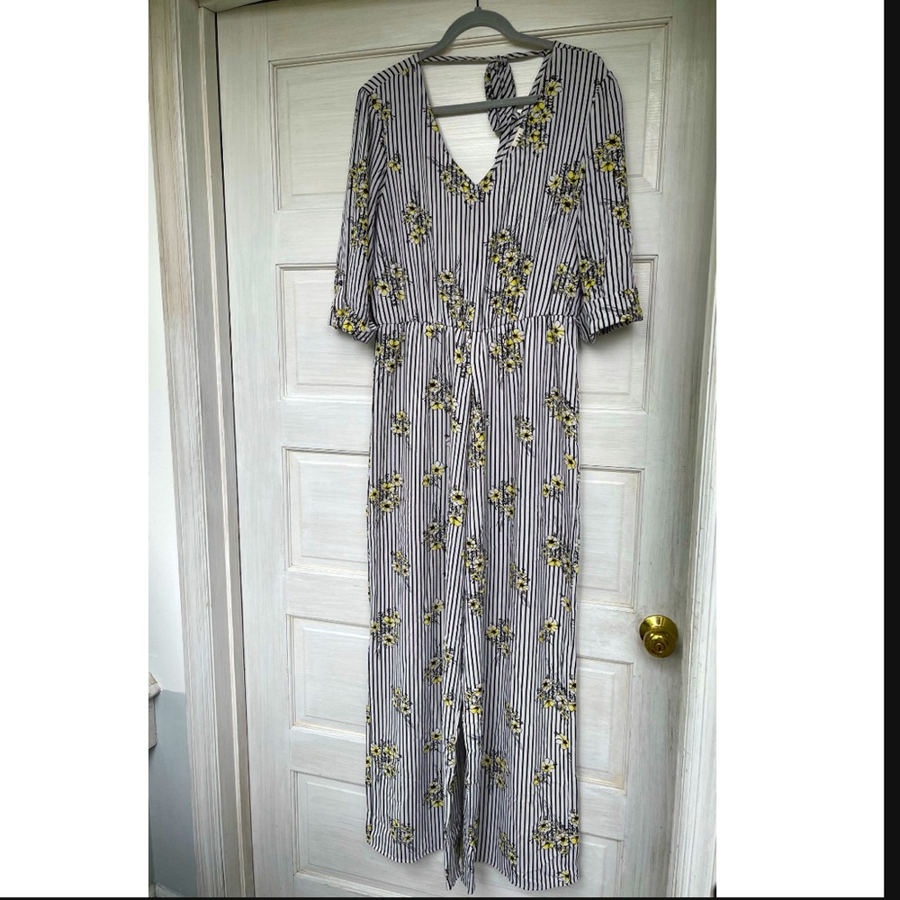 Wrapper Striped and floral jumpsuit romper size L